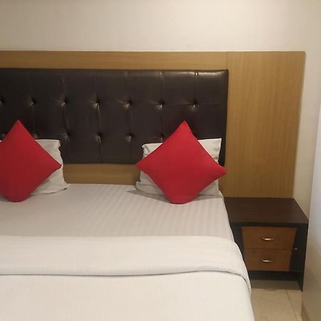 Hotel Palm Star Belapurpada ภายนอก รูปภาพ