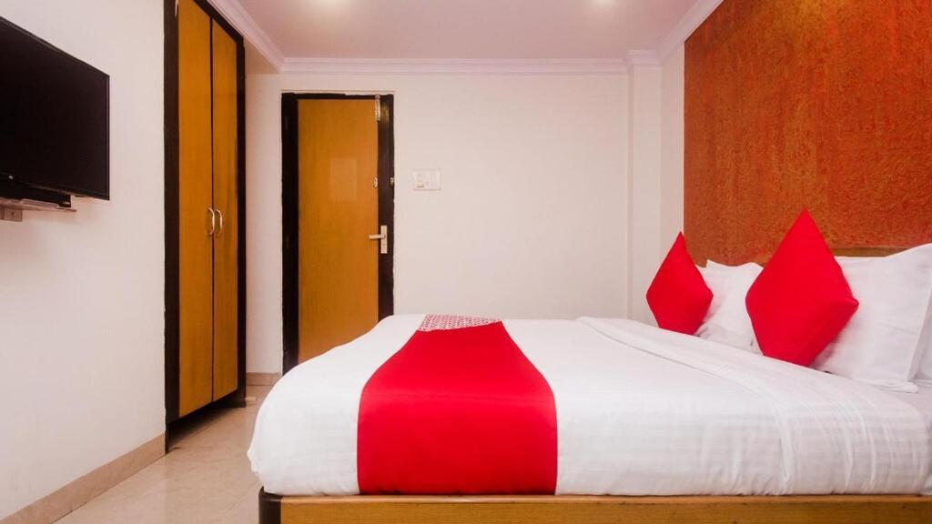 Hotel Palm Star Belapurpada ภายนอก รูปภาพ