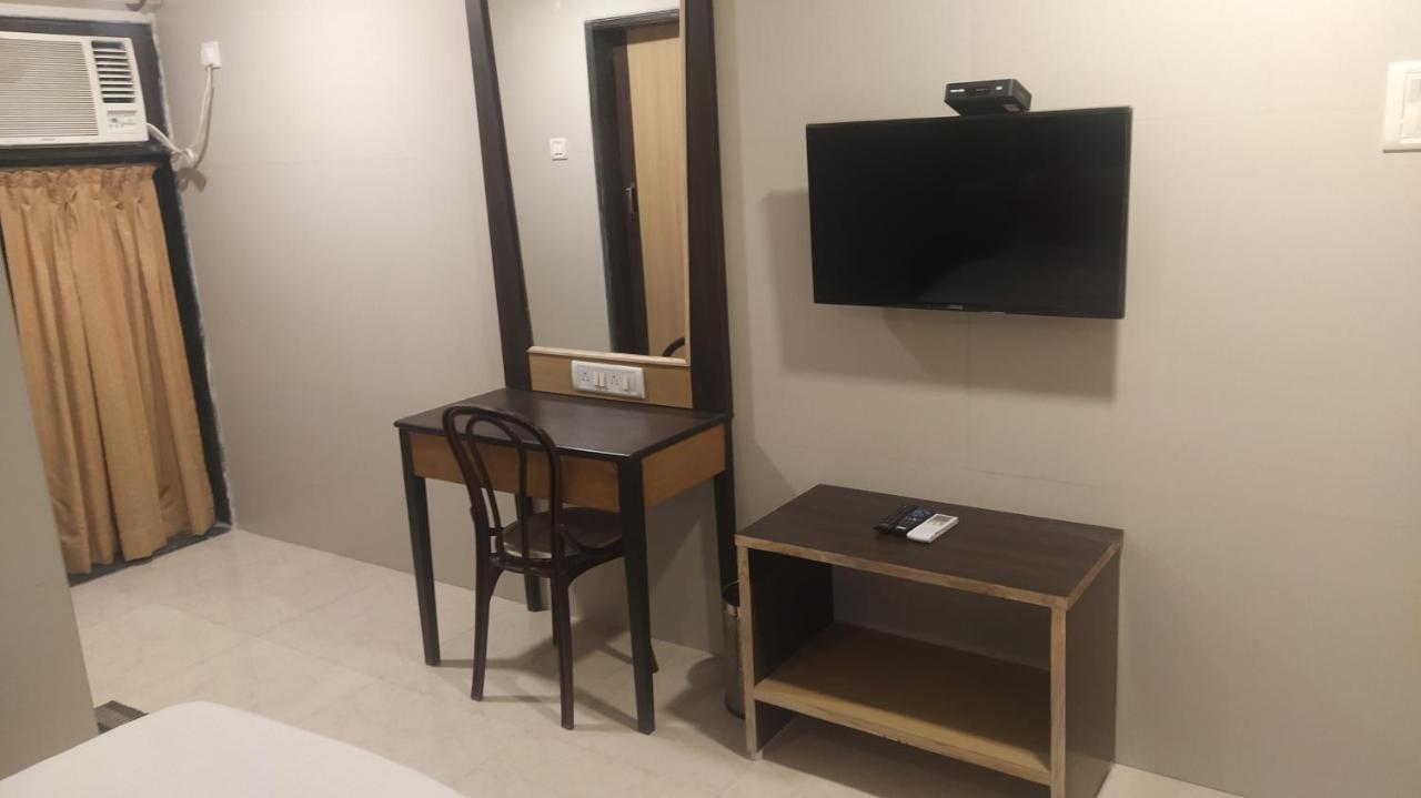 Hotel Palm Star Belapurpada ภายนอก รูปภาพ
